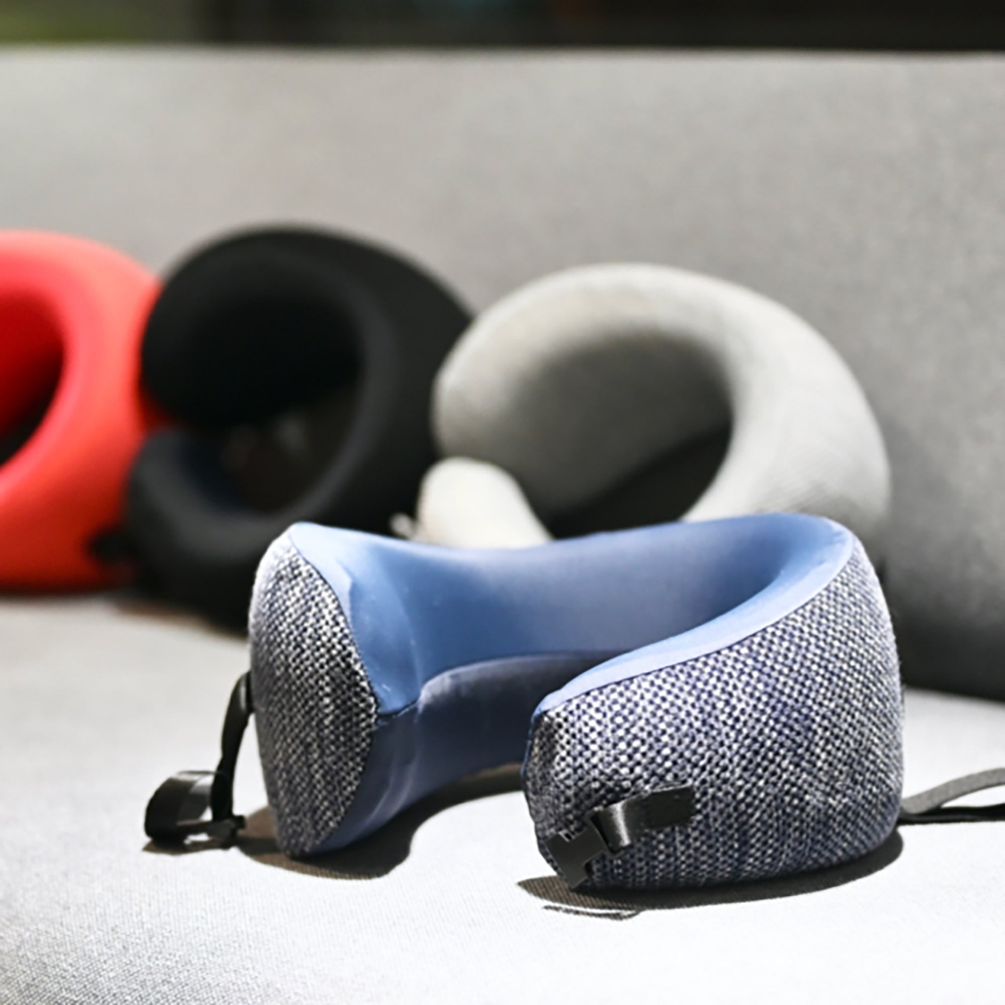 Cushion Lab Ergonomic Travel Neck Pillow in Navy, Size Medium